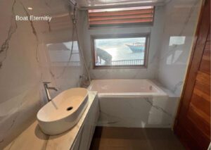 VIP Ocean Balcony Cabin Bathroom