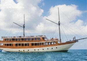 Makkadina Phinisi (Luxury Experience)